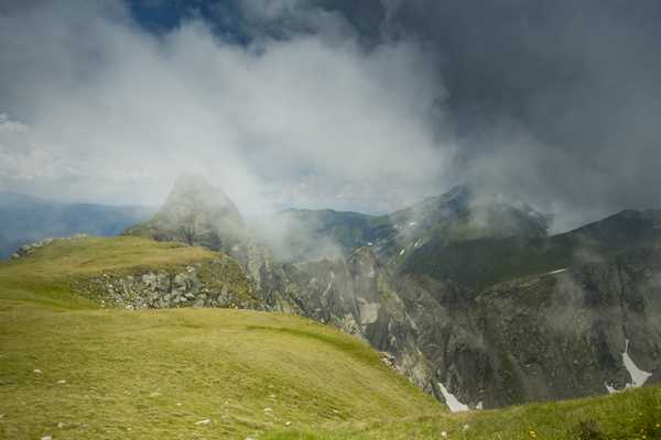 Improve your landscape photos – look for strong foreground elements